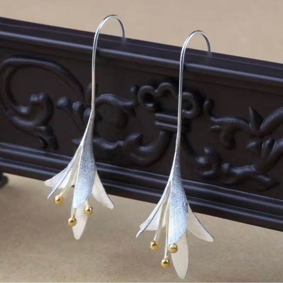 Fashion Silver Plated Blooming Flower Dangling Earrings - Picture 3 of 4